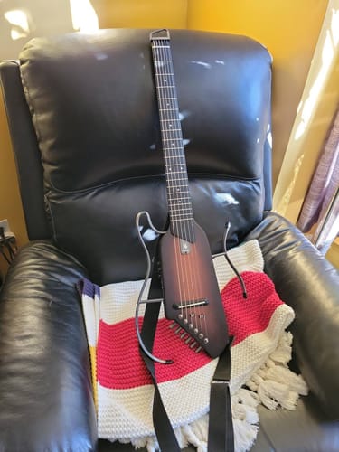 Customer photo review of Donner HUSH-I Gitarre
