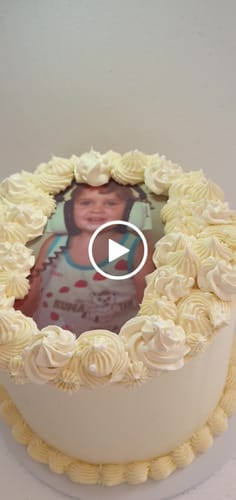 Customer video review of A5 Rectangle Custom Edible Icing Image