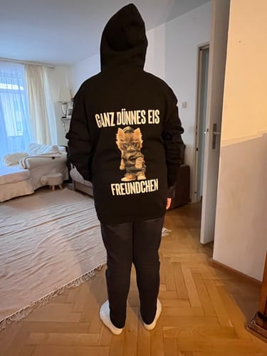 Customer photo review of GANZ DÜNNES EIS KATZE Rückendruck Hoodie