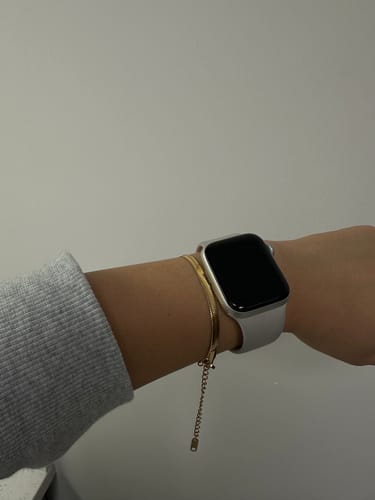 Customer photo review of Essential Herringbone Bracelet in Gold