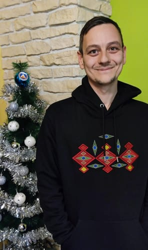 Павел Г. review of Блуза с качулка "Канатица" 3D image 1 out of 1