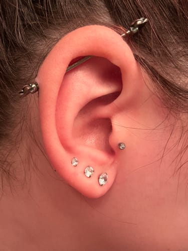 Customer photo review of Internally Threaded Solid G23 Titanium Lip Ring with Jeweled Ball