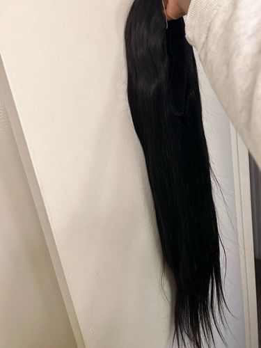 Customer photo review of Glueless Preplucked Human Hair Wigs Ready To Wear And Go Brazilian Bone Straight 13x4 HD Lace Frontal Human Hair Wig For Women