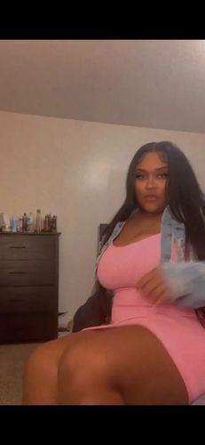 Customer photo review of Glueless Preplucked Human Hair Wigs Ready To Wear And Go Brazilian Bone Straight 13x4 HD Lace Frontal Human Hair Wig For Women