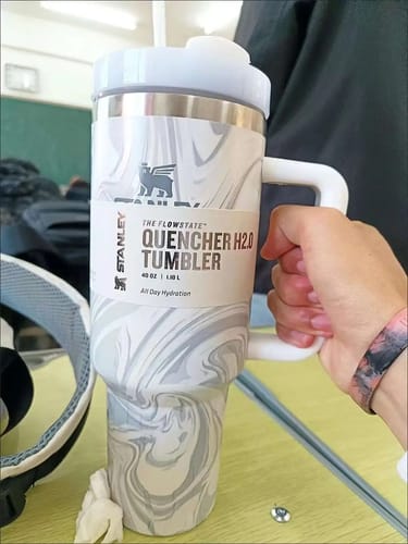 Customer photo review of Nova Caneca Stanley Quencher Big 30oz/40oz Original com Tampa e Canudo