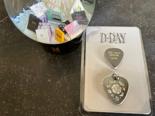 Customer photo review of BTS SUGA - AUGUST D TOUR D-DAY OFFICIAL MD GUITAR PICK SET