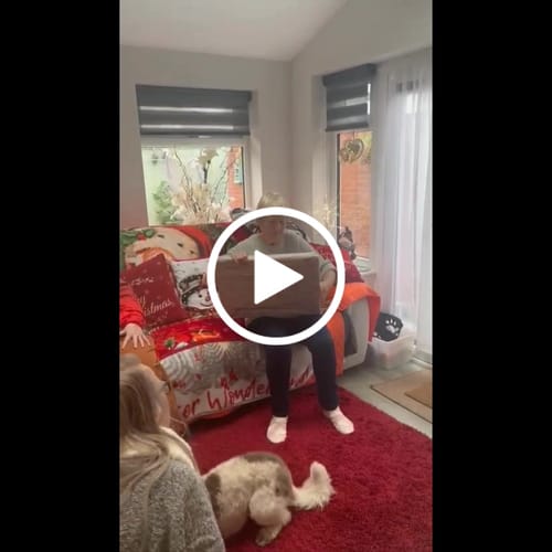 Customer video review of Emotional Family Portrait - Christmas Delivery Special 🌟