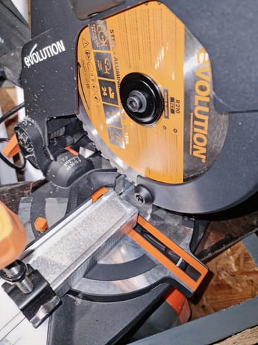 Customer photo review of Scie à onglet 210mm Evolution R210CMS avec lame multi-matériaux TCT