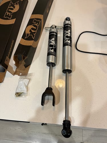 Customer photo review of 2011-2019 Duramax 2.0 Performance Series Front Shock 1.5-3.5" Lift (985-24-189)