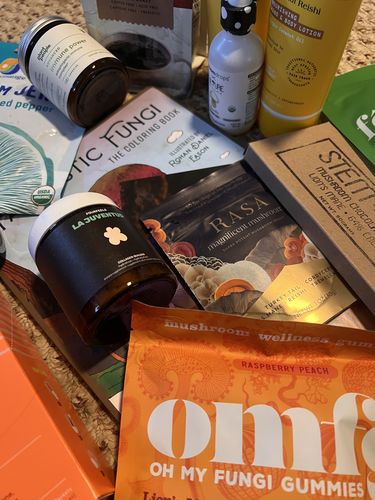 Customer photo review of Raspberry Peach Brain Health Gummies