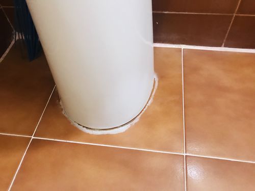 Customer photo review of Ecofriendly Limescale Remover/Descaler for taps, Hard Water Stains, Showers ,faucets & bathroom Tiles-500ml