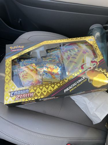 Customer photo review of Pokémon Crown Zenith Special Collection Pikachu VMAX Box (Presale)