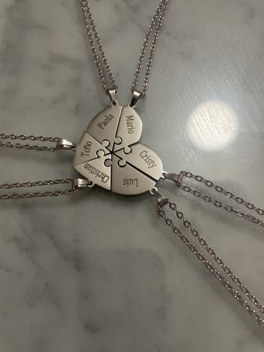 Customer photo review of Collar o llavero personalizado de piezas de rompecabezas