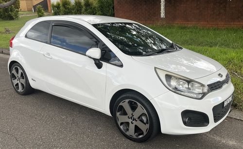 Customer photo review of Slim-line Weather Shields - Kia Rio MK3 3 Door 12-17