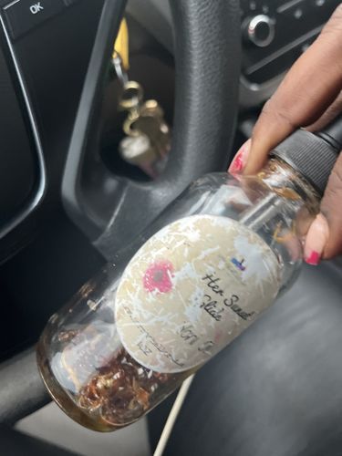 Customer photo review of Her Sunset Glide Yoni Oil (2 oz.)