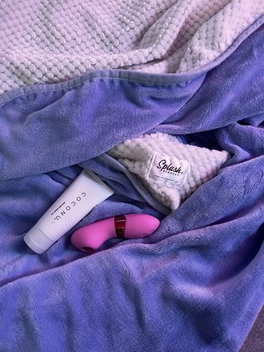 Customer photo review of Waterproof Splash Blanket™️ - Bluebell Quilted Fleece