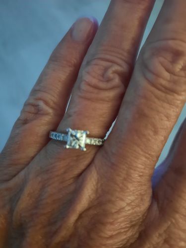 Customer photo review of 0.60-1.75 CT Princess & Round Cut Natural Diamonds - Engagement Ring