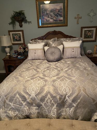 Customer photo review of Sovana Soft Sage Tufted Round Decorative Throw Pillow 15" x 15"