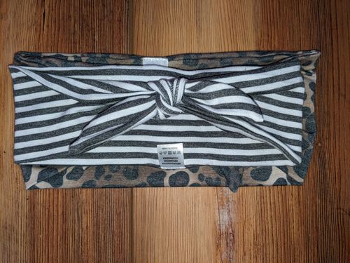 Customer photo review of DAISY - 3'' Kids Bow Headbands