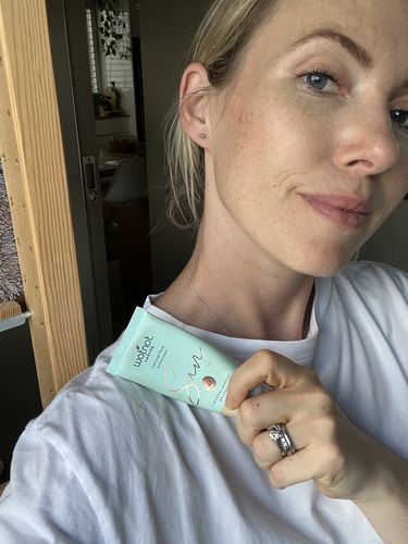 Customer photo review of 40 SPF Natural Face Sunscreen, BB Cream + Mineral Makeup