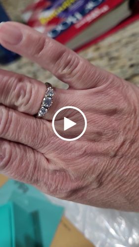 Customer video review of Three Stone Moissanite Bar Set Engagement Ring