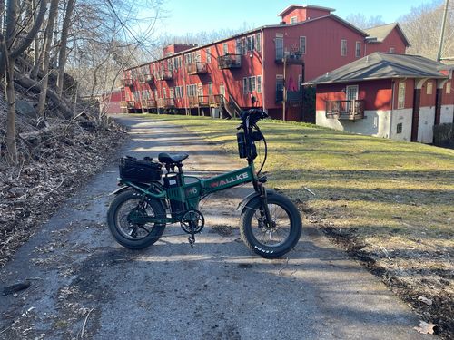 Customer photo review of Wallke adjustable aluminium alloy kickstand