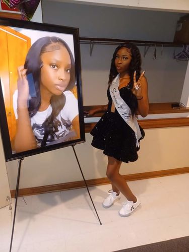 Customer photo review of Aaliyah | Black