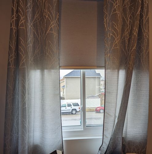 Customer photo review of SmartWings Motorized Roller Shades 100% Blackout Essential