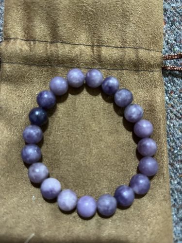 Customer photo review of Pulsera Lepidolita (8 mm)