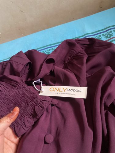 Customer photo review of Dark Maroon Elastic Cuff Simple Abaya