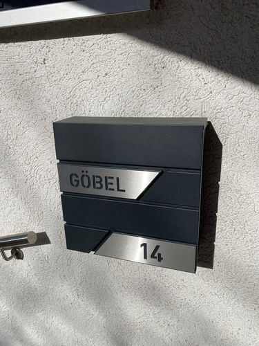 Customer photo review of AlbersDesign Briefkasten B1 anthrazit (RAL7016) personalisiert mit Edelstahl-Schildern