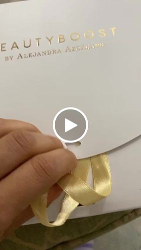 Customer video review of KIT SERUMS FACIAL DIA Y NOCHE CON CÉLULAS MADRE, COLÁGENO Y ÁCIDO HIALURÓNICO OFERTA ESPECIAL ALEJANDRA AZCARATE