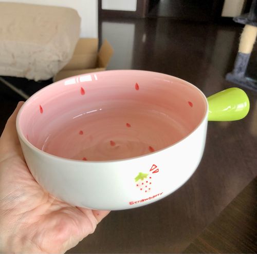 Customer photo review of Pink Strawberry Cute Creative Ramen Bowl WIth Handle Ceramic Soup Bowl Household Tableware baking dish Bakeware