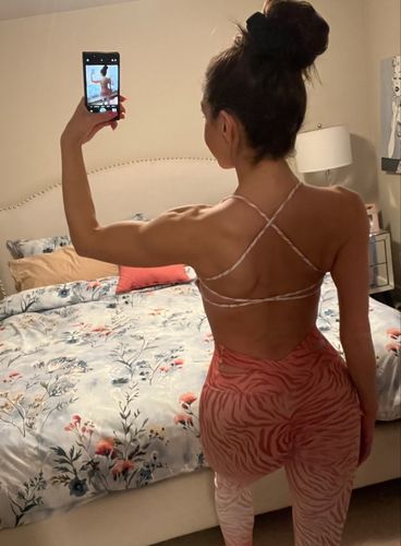 Customer photo review of Safari Sunset criss-cross scrunch legging