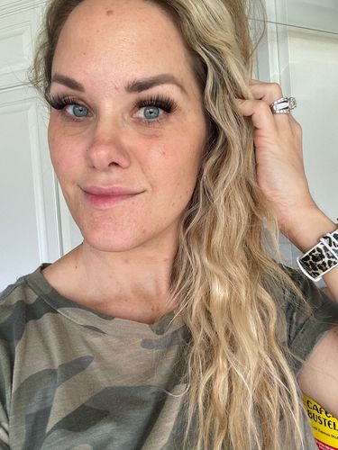 Customer photo review of Plushy Gossamer® Lashes