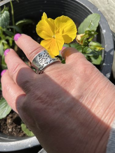Customer photo review of Sterling Silver Spinner Dandelion Band Ring