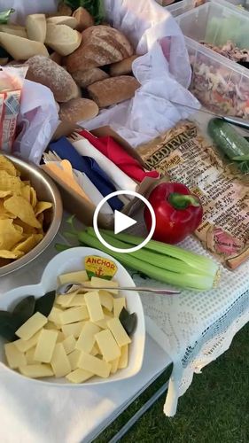 Customer video review of Large Oval Disposable 10" x 6.5" Bamboo Palm Leaf Plates