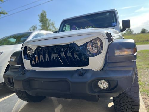 Customer photo review of Shark Grille - White & Black for 18-23 Jeep Wrangler JL & Gladiator JT