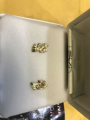 Kathryn W. review of Traditional Black Hills Gold Earrings Style II image 1 out of 1