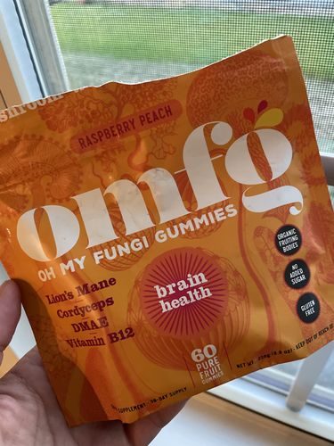 Customer photo review of Raspberry Peach Brain Health Gummies