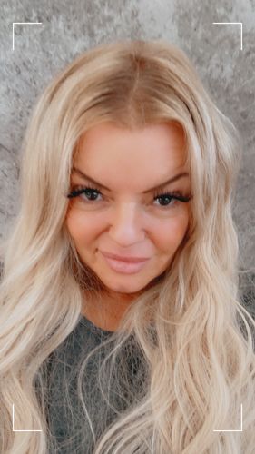 Customer photo review of 20" Wavy Clip In Hair Extensions