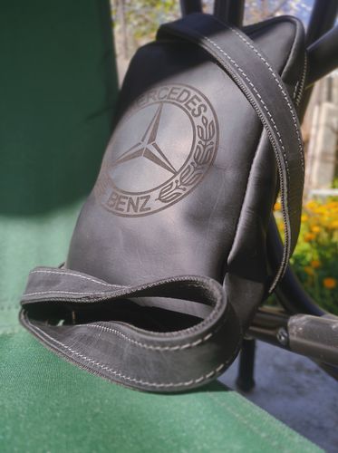 Customer photo review of Чоловіча шкіряна сумка-слінг: гравіювання тризуб та "Слава Україні!"