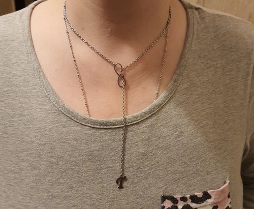 Customer photo review of Collier infini à pendentif lettre en acier inoxydable
