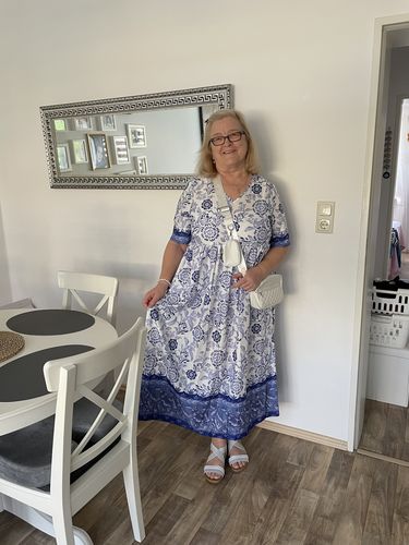 Customer photo review of Blaues Kleid mit Blumendruck und V-Ausschnitt