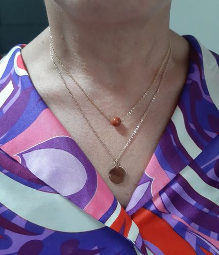 Customer photo review of Collier à perle de jaspe rouge en acier inoxydable