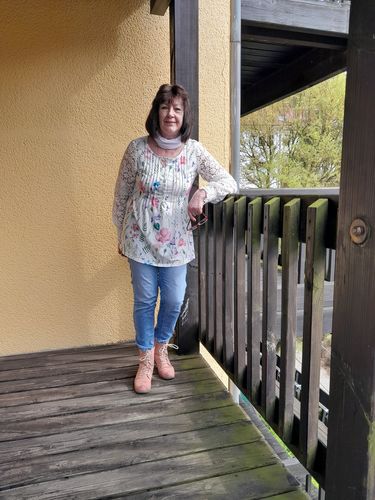 Customer photo review of Spitzenoberteil mit V-Ausschnitt und Blumendruck