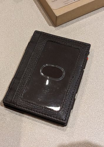 Customer photo review of Essenziale Magic Wallet ID Window