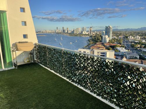 Customer photo review of Laurel Leaf Artificial Hedge Extendable Trellis / Screen 2 Meter By 1 Meter UV Resistant (PVC)