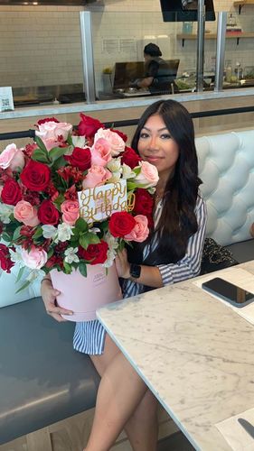 Customer photo review of 50 Pink & Red Rose Box