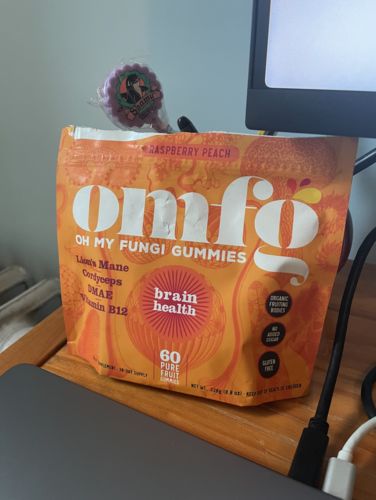 Customer photo review of Raspberry Peach Brain Health Gummies